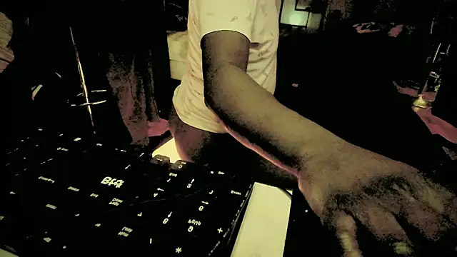 Snapshot of Pressure69mee chatting on February 12, 4:00 pm Pressure69mee online show from February 12, 4:00 pm