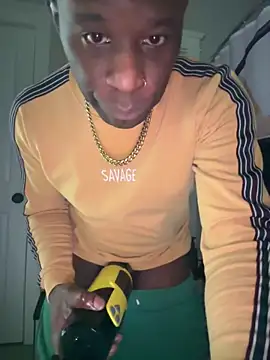 Snapshot of Pressure69mee chatting on February 16, 6:21 am Pressure69mee online show from February 16, 6:21 am