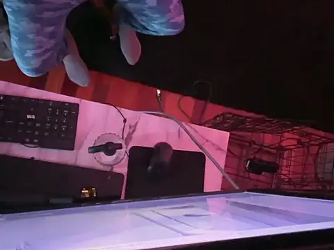 Snapshot of Pressure69mee chatting on February 17, 8:19 am Pressure69mee online show from February 17, 8:19 am