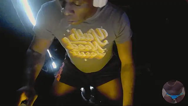 Snapshot of Pressure69mee chatting on February 22, 1:13 pm Pressure69mee online show from February 22, 1:13 pm