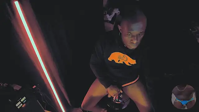 Snapshot of Pressure69mee chatting on February 27, 11:04 pm Pressure69mee online show from February 27, 11:04 pm