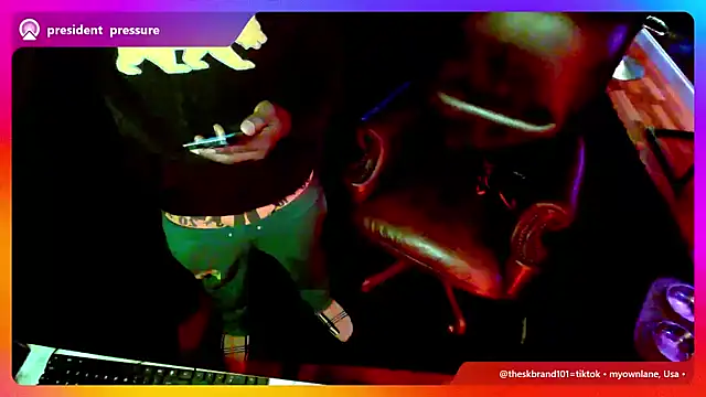 Snapshot of Pressure69mee chatting on March 14, 1:59 am Pressure69mee online show from March 14, 1:59 am