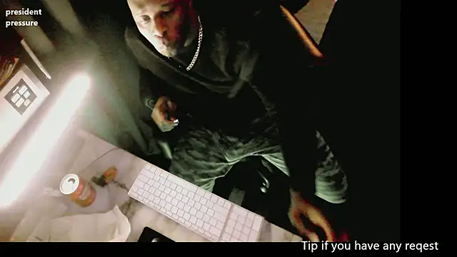 Snapshot of Pressure69mee chatting on March 21, 5:11 am Pressure69mee online show from March 21, 5:11 am