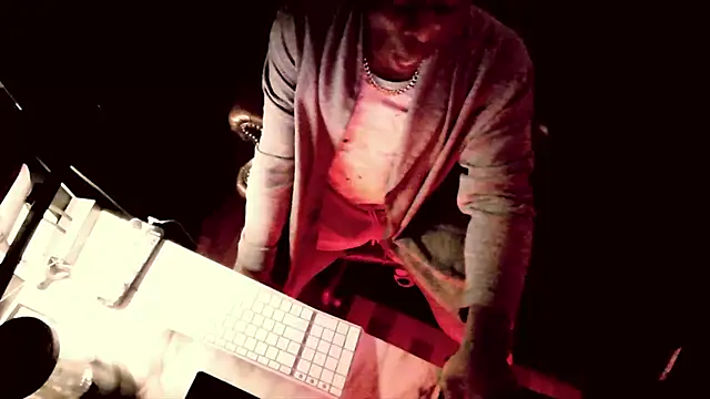 Snapshot of Pressure69mee chatting on March 21, 11:34 pm Pressure69mee online show from March 21, 11:34 pm