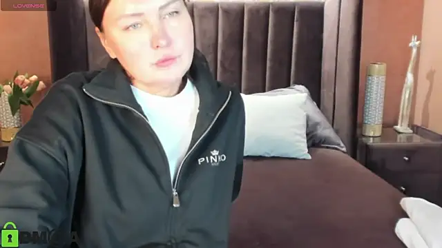 Snapshot of EmmaSparky chatting on January 29, 2:21 pm EmmaSparky online show from January 29, 2:21 pm