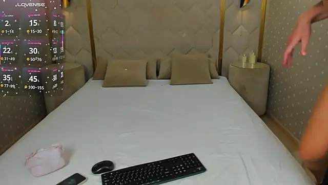 Snapshot of EmmaSparky chatting on November 7, 11:54 am EmmaSparky online show from November 7, 11:54 am