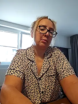 Snapshot of MariaRichi_ chatting on March 4, 7:19 am MariaRichi  online show from March 4, 7:19 am