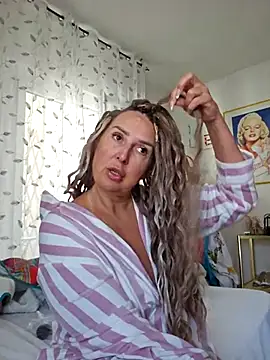 Snapshot of MariaRichi_ chatting on October 3, 7:16 am MariaRichi  online show from October 3, 7:16 am