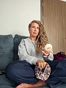 Snapshot of MariaRichi_ chatting on October 7, 8:33 am MariaRichi  online show from October 7, 8:33 am