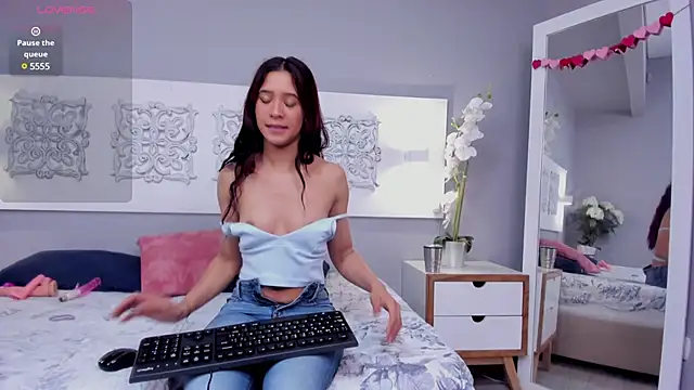 adelaa 11 online show from February 28, 7:03 pm