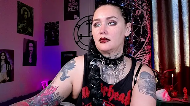 Snapshot of Emmybrightj_ chatting on May 25, 2:06 am Emmybrightj online show from May 25, 2:06 am