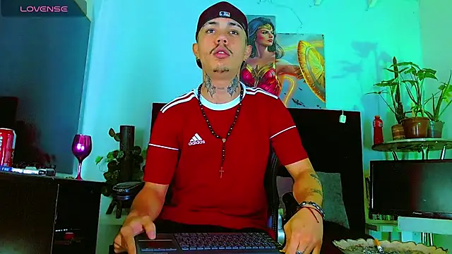 HannibalLester online show from February 15, 5:09 pm