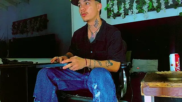 HannibalLester online show from April 12, 5:01 am