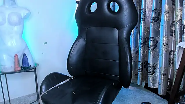 Emili Roux online show from February 27, 10:10 pm