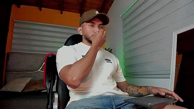 maximusclark1 online show from March 19, 12:03 am