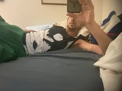 Snapshot of mackshaft4711 chatting on December 18, 8:53 am mackshaft4711 online show from December 18, 8:53 am