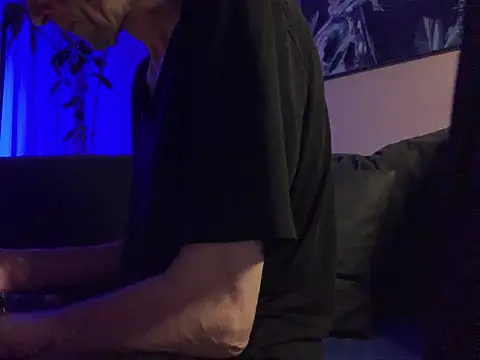 Bula94193 online show from February 24, 9:35 pm