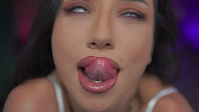 Snapshot of GinaValentinna chatting on November 1, 8:00 pm GinaValentinna online show from November 1, 8:00 pm