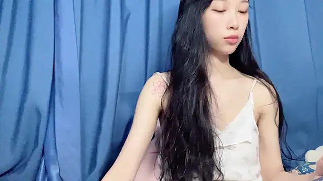 Lili-2 online show from April 3, 2:04 pm