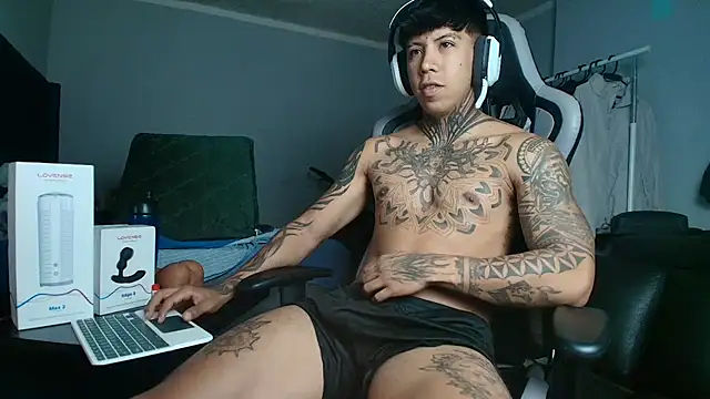 Nickhot0609 online show from September 16, 11:33 am