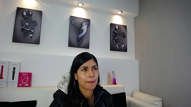 Snapshot of Melodi_Roux chatting on February 4, 12:33 pm Melodi Roux online show from February 4, 12:33 pm