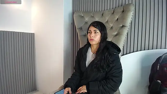 Snapshot of Melodi_Roux chatting on May 2, 11:37 am Melodi Roux online show from May 2, 11:37 am