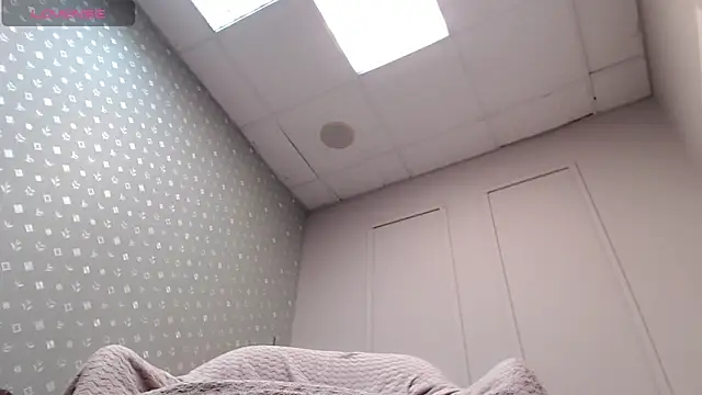 Cutie Erikaa1 online show from March 2, 5:08 am