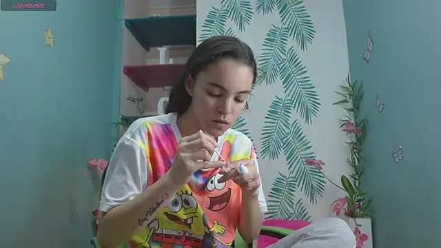 Mia-kalinfa online show from December 3, 4:28 pm