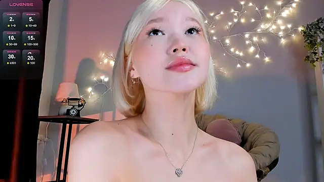 Snapshot of milli_sun_ chatting on December 27, 5:09 am milli sun online show from December 27, 5:09 am