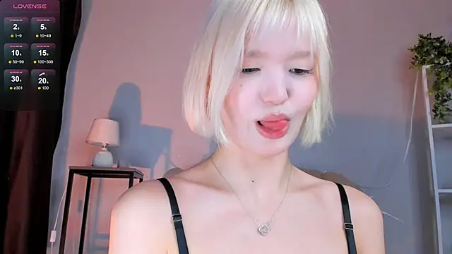 Snapshot of milli_sun_ chatting on January 22, 5:05 am milli sun online show from January 22, 5:05 am