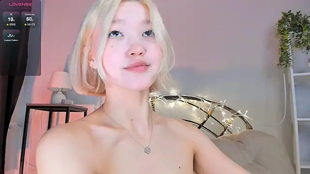 Snapshot of milli_sun_ chatting on January 26, 8:25 am milli sun online show from January 26, 8:25 am