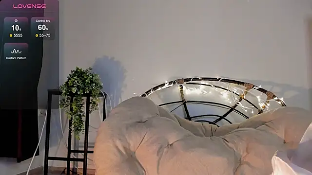 Snapshot of milli_sun_ chatting on March 16, 5:03 am milli sun online show from March 16, 5:03 am
