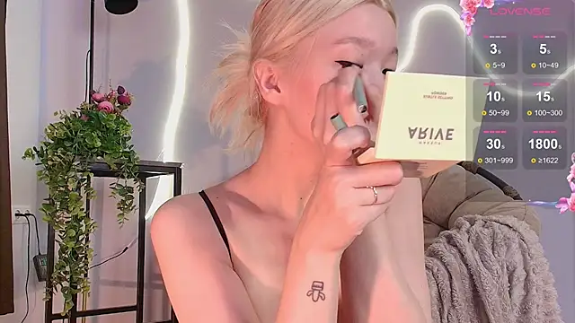 Snapshot of milli_sun_ chatting on September 18, 5:09 am milli sun online show from September 18, 5:09 am