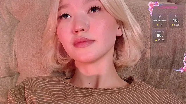 Snapshot of milli_sun_ chatting on October 5, 5:06 am milli sun online show from October 5, 5:06 am