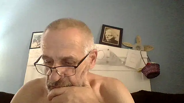 geilerschwanz64 online show from October 10, 7:13 pm