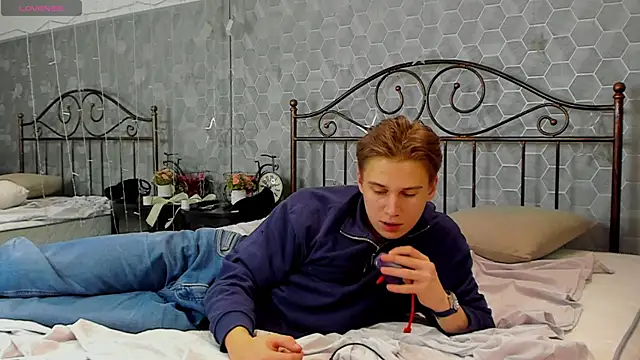 Snapshot of Marcus_Swampov chatting on December 5, 3:26 am Marcus Swampov online show from December 5, 3:26 am