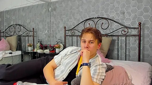 Snapshot of Marcus_Swampov chatting on December 24, 8:11 am Marcus Swampov online show from December 24, 8:11 am