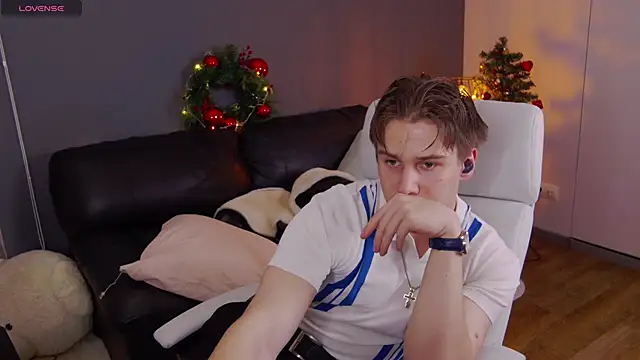 Snapshot of Marcus_Swampov chatting on December 25, 6:52 am Marcus Swampov online show from December 25, 6:52 am