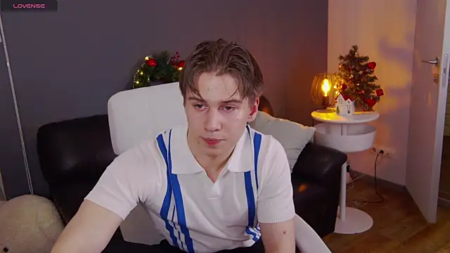 Snapshot of Marcus_Swampov chatting on December 25, 9:56 am Marcus Swampov online show from December 25, 9:56 am