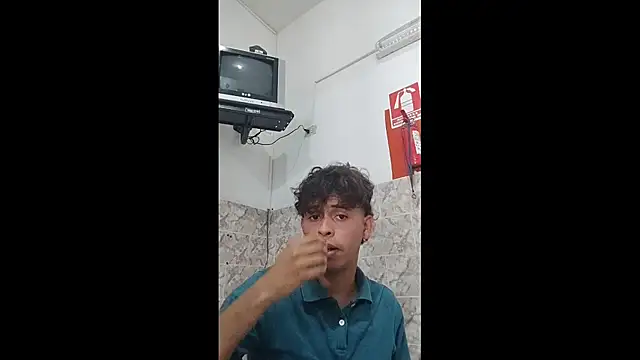 Snapshot of luisfer_306 chatting on January 24, 6:04 pm luisfer 306 online show from January 24, 6:04 pm