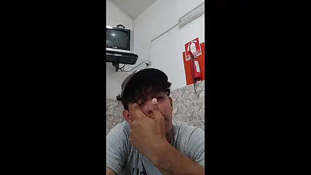 Snapshot of luisfer_306 chatting on February 18, 5:42 pm luisfer 306 online show from February 18, 5:42 pm