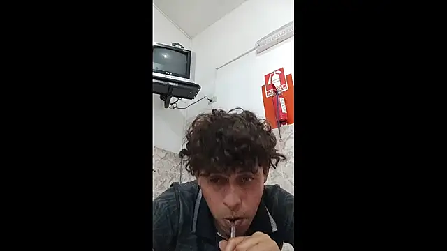 Snapshot of luisfer_306 chatting on February 27, 6:31 pm luisfer 306 online show from February 27, 6:31 pm