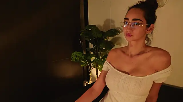 Snapshot of Scarlett_grand chatting on February 11, 3:33 am Scarlett grand online show from February 11, 3:33 am