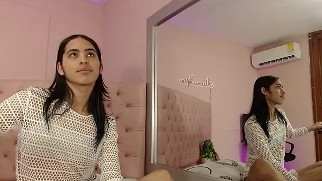 Snapshot of alice_sofia chatting on February 11, 1:38 pm alice sofia online show from February 11, 1:38 pm