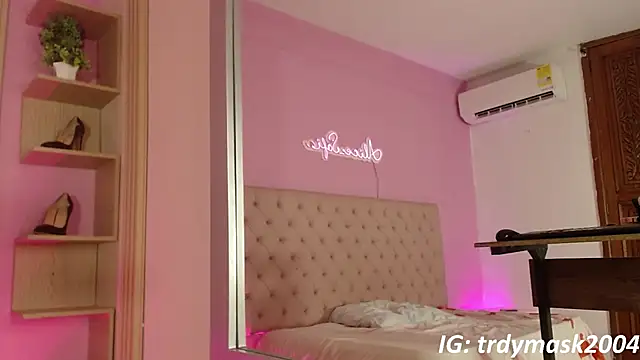 Snapshot of alice_sofia chatting on May 29, 12:47 pm alice sofia online show from May 29, 12:47 pm