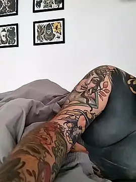 Snapshot of tattooedtwc chatting on October 1, 8:31 am tattooedtwc online show from October 1, 8:31 am