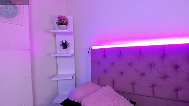 Triipsy online show from February 20, 11:10 pm