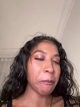 Snapshot of IamCrystal2 chatting on April 26, 11:35 pm IamCrystal2 online show from April 26, 11:35 pm