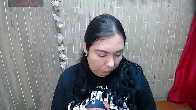 Snapshot of solyeria chatting on April 25, 2:25 am solyeria online show from April 25, 2:25 am