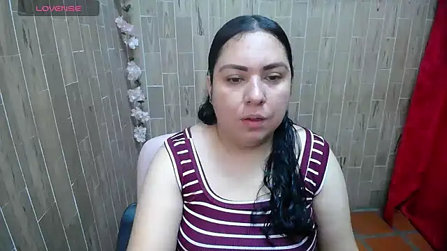 Snapshot of solyeria chatting on May 1, 3:38 pm solyeria online show from May 1, 3:38 pm